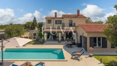 Villa 273 m², Kunj - Pool und großes Grundstück