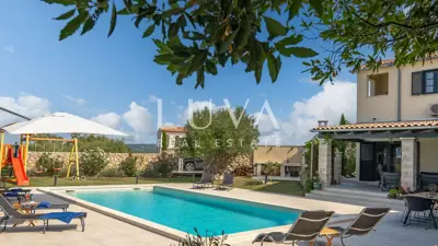 Vila 273 m², Kunj - bazen i velika okućnica - 10