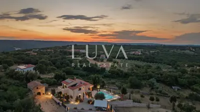 Vila 273 m², Kunj - bazen i velika okućnica - 4