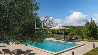 Vila 273 m², Kunj - bazen i velika okućnica - 6