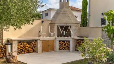 Vila 273 m², Kunj - bazen i velika okućnica - 11