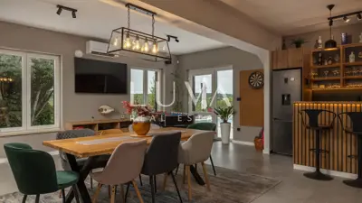Vila 273 m², Kunj - bazen i velika okućnica - 16