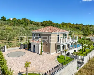 Aussergewoehnliche freistehende Villa mit Panoramablick auf das Meer und Weinberge - 2