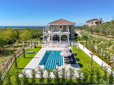 Exceptional Detached Villa with Panoramic Views of the Sea and Vineyards
