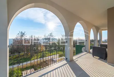 Aussergewoehnliche freistehende Villa mit Panoramablick auf das Meer und Weinberge - 17