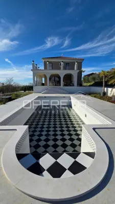 Aussergewoehnliche freistehende Villa mit Panoramablick auf das Meer und Weinberge - 2
