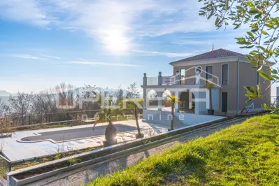 Aussergewoehnliche freistehende Villa mit Panoramablick auf das Meer und Weinberge - 11