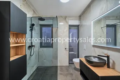 Villa 227 m², Primošten - Panoramablick auf das Meer - 9