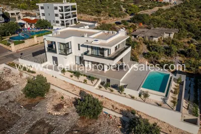 Villa 227 m², Primošten - Panoramablick auf das Meer