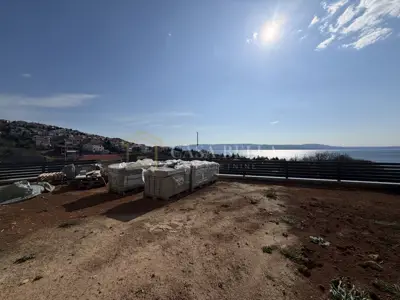 Stan 90 m², Klenovica - 3 sobe, terasa i okućnica - 12