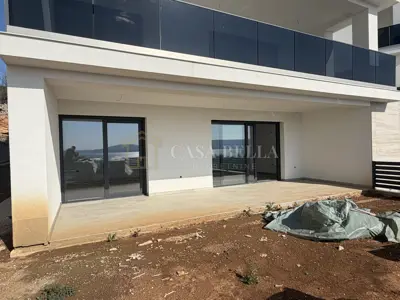 Stan 90 m², Klenovica - 3 sobe, terasa i okućnica - 16