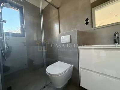 Stan 90 m², Klenovica - 3 sobe, terasa i okućnica - 8