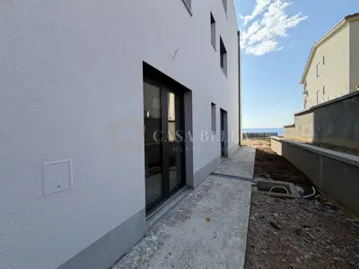 Stan 90 m², Klenovica - 3 sobe, terasa i okućnica - 14