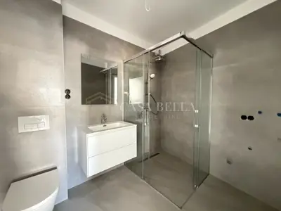 Stan 90 m², Klenovica - 3 sobe, terasa i okućnica - 6