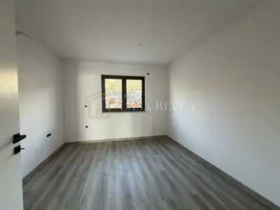 Stan 90 m², Klenovica - 3 sobe, terasa i okućnica - 4