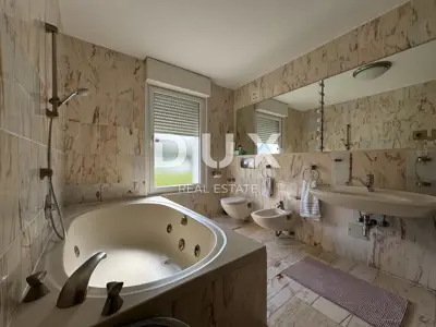 Villa 700 m², Ičići - Panoramablick auf das Meer - 21