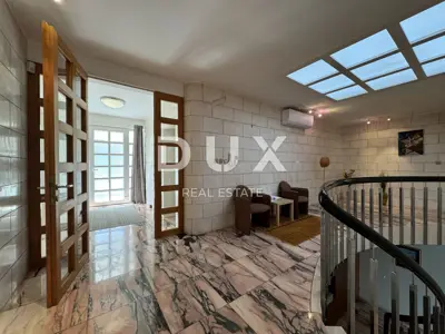 Villa 700 m², Ičići - Panoramablick auf das Meer - 17