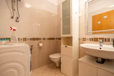 Kastav, trosoban stan s pogledom na more za dugoročni najam - 15