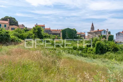 Stone houses, Momjan, center and view of vineyards - 4
