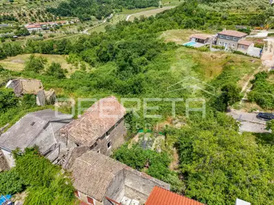 Stone houses, Momjan, center and view of vineyards - 2