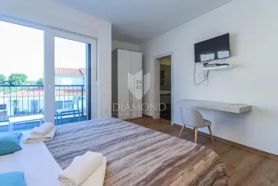 Pula, moderna gradska vila s bazenom - 16
