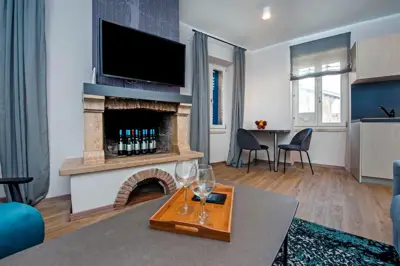 Stan 36 m², Rovinj - starogradska jezgra, adaptiran i namješten - 4