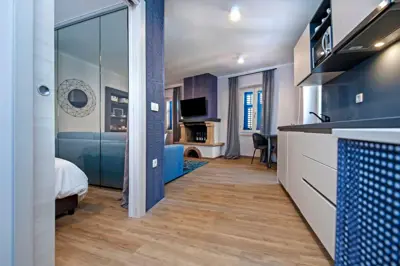 Stan 36 m², Rovinj - starogradska jezgra, adaptiran i namješten - 9