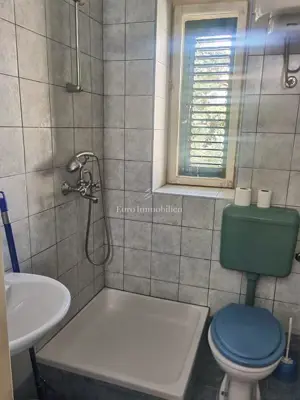 Kuća u Novalji, centar i odvojeni apartman - 12