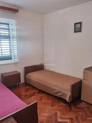 Kuća u Novalji, centar i odvojeni apartman - 10
