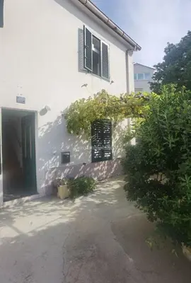 Kuća u Novalji, centar i odvojeni apartman - 3