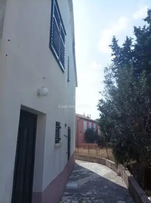Kuća u Novalji, centar i odvojeni apartman - 17
