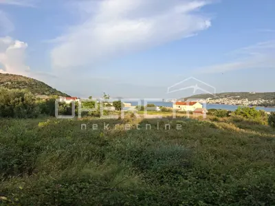Građevinsko zemljište 2.425 m², Trogir, blizina plaže i marine