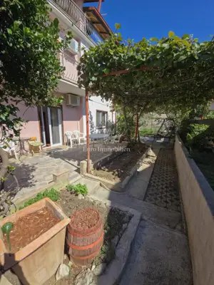 Biograd na Moru, okolica - kuća sa 3 stambene jedinice - 12