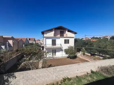 Biograd na Moru, okolica - kuća sa 3 stambene jedinice