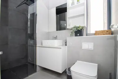 Haus 90 m², Mugeba bei Poreč, beheizter Pool - 12
