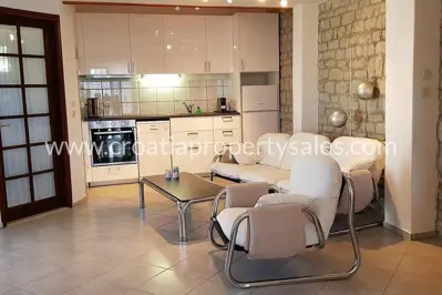 Villa 700 m², Seget Vranjic - 3rd row from the sea - 3