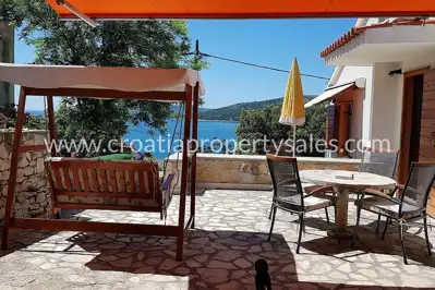 Villa 700 m², Seget Vranjic - 3rd row from the sea - 2