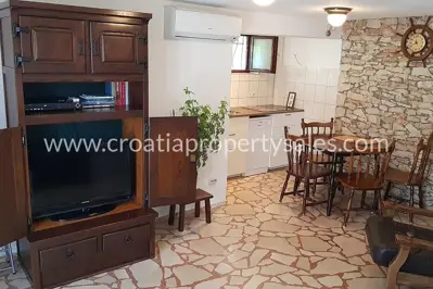 Villa 700 m², Seget Vranjic - 3rd row from the sea - 5