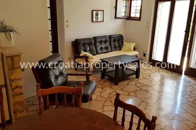 Villa 700 m², Seget Vranjic - 3rd row from the sea - 4