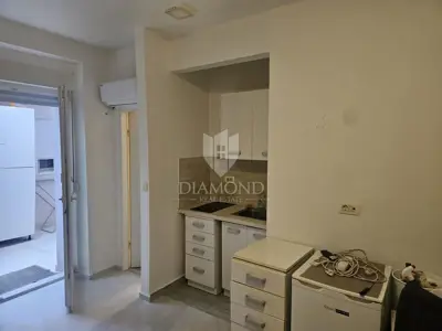 Etaža kuće u Puli, Centar - 6 studio apartmana i stan - 5
