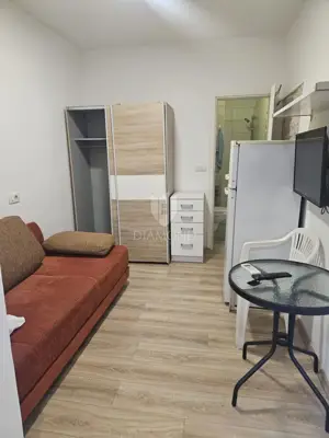 Etaža kuće u Puli, Centar - 6 studio apartmana i stan - 3