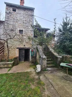 Izvrsna prilika! Prodaje se stara kamena kuća u Peroju!