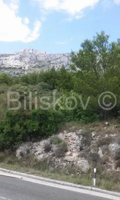 Bauland, Omis entlang der Hauptstraße