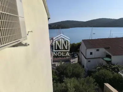 Apartman 59 m², Tisno - pogled na more i balkon - 5