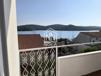 Apartman 59 m², Tisno - pogled na more i balkon - 11