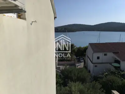 Apartman 59 m², Tisno - pogled na more i balkon - 8