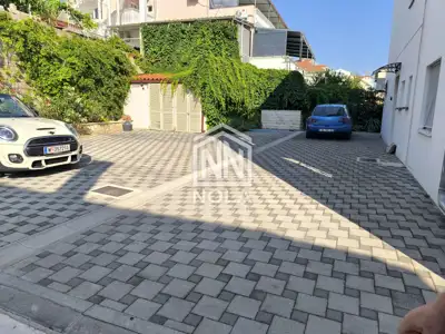 Apartman 59 m², Tisno - pogled na more i balkon - 10