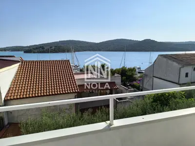 Apartman 59 m², Tisno - pogled na more i balkon - 3
