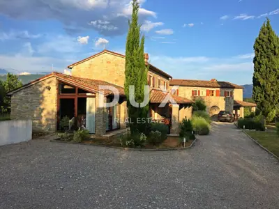 Haus 300 m², Labin - Pool und Sommerküche