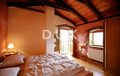 House 300 m², Labin - pool and summer kitchen - 18